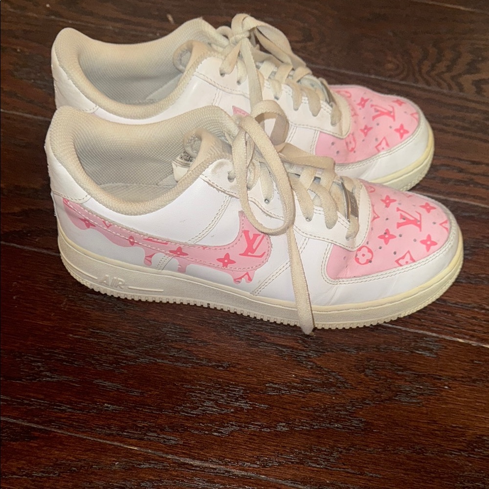 WOMENS AIRFORCE ONES LV DESIGN